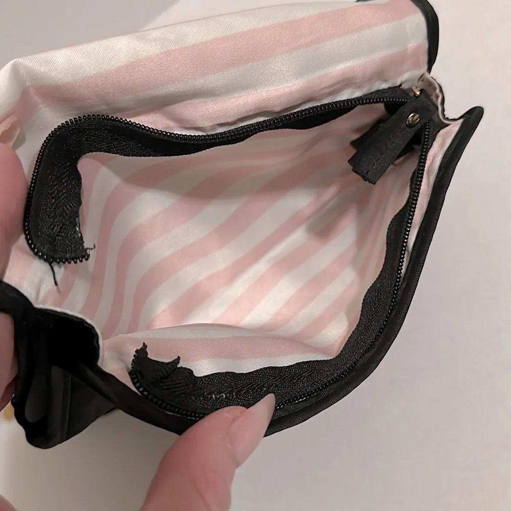 Victoria’s Secret Satin Jewelery Roll / Travel Case new never used